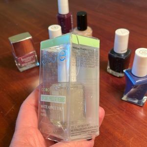 Essie Matte About You topcoat